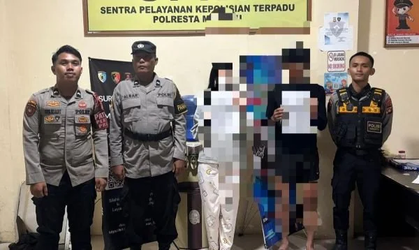 Pasangan sejoli usai diamankan Personel Polresta Mamuju. (Dok: Ist)