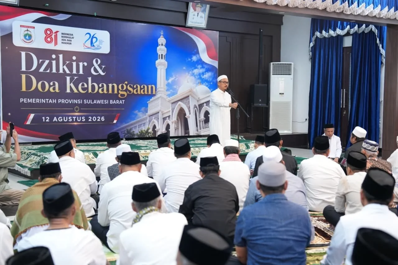 Gubernur Sulbar Suhardi Duka saat memberikan sambutan di kegiatan Dzikir dan Doa Kebangsaan lingkup Pemprov Sulbar (Dok: Ist)