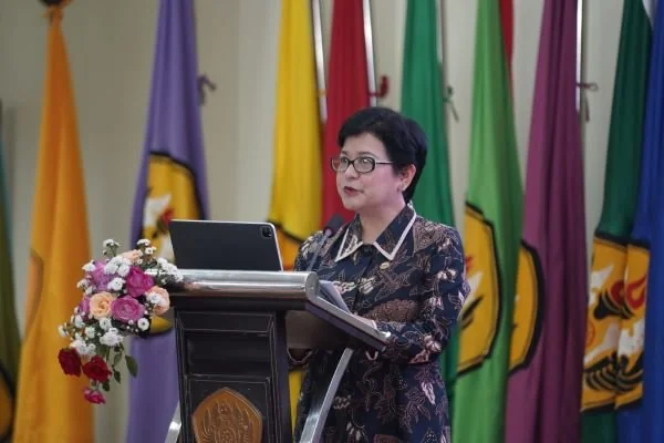 Ketua Dewan Audit OJK, Sophia Wattimena, (Dok : ist).