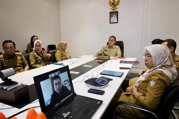 Danny Pomanyo dalam Wawancara dengan Tim Penyusun Panduan Pembangunan Daerah Prabowo-Gibran. Wawancara tersebut dilaksanakan secara virtual di Kantor Balai Kota Makassar pada Senin (22/7) (doc : ist)