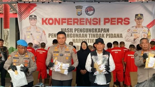 Konferensi pers tersangka penyalahgunaan narkotika di Gowa (Dok: Atri KabarMakassar).