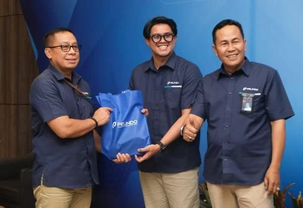 Pelindo Regional 4 memberikan apresiasi atas kinerja insan kehumasan (Dok : Ist).