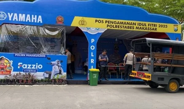 Pos keamanan hari raya Idulfitri 1446 H di Jalan Boulevard (Dok: Atri KabarMakassar).