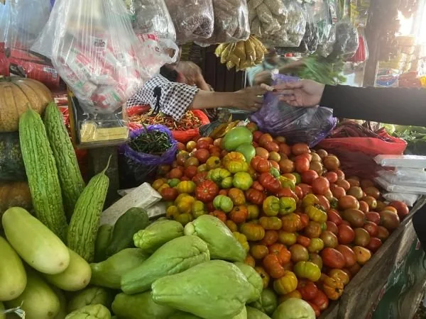 Bahan kebutuhan pokok yang dijual di Pasar Tradisional Makassar (Dok: Nofi KabarMakassar)