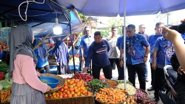 Pemantauan Harga Pangan di Pasar Sungguminasa, (Dok: Ist).