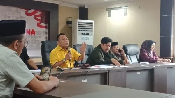 Ketua Komisi B Dewan Perwakilan Rakyat Daerah (DPRD) Kota Makassar, Ismail saat RDP Parkir Kota Makassar, (Dok: Sinta KabarMakassar).