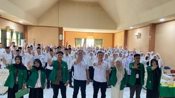 Tidak hanya menyasar kalangan pelajar SMP/SMA, Satuan Reserse Narkoba (Sat Resnarkoba) Polres Bulukumba juga memberikan edukasi kepada mahasiswa melalui kegiatan Sosialisasi dan Edukasi tentang Bahaya Penyalahgunaan Narkotika (Dok: Ist)