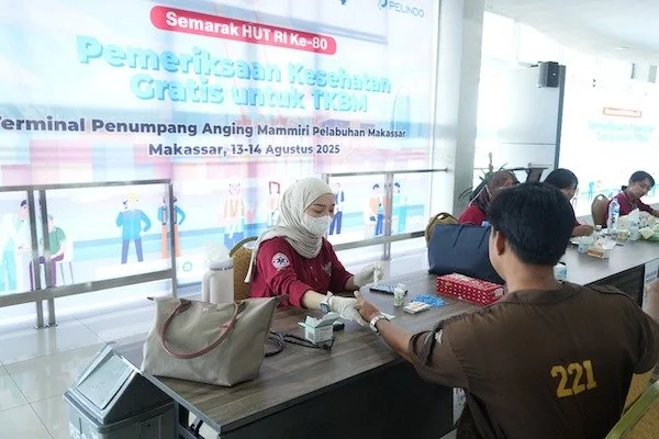 Pemeriksaan kesehatan gratis yang dilakukan Pelindo untuk ratusan tenaga kerja bongkar muat (Dok: Ist)