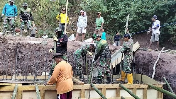 Pembangunan jembatan (Dok: Ist)