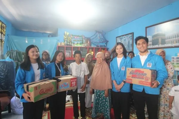 The Rinra Makassar menggelar serangkaian kegiatan Corporate Social Responsibility (CSR) yang melibatkan mahasiswa Ilmu Komunikasi Universitas Fajar (Dok : ist).