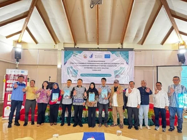 UNICEF dan Jenewa Institute, bekerja sama dengan Pemerintah Provinsi Sulawesi Selatan serta didukung oleh Tanoto Foundation, resmi meluncurkan Pedoman Strategi Komunikasi Perubahan Perilaku (Strakom) dalam Percepatan Pencegahan dan Penurunan Stunting untu