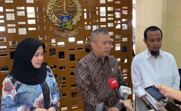 Menteri Perhubungan Dudy Purwagandhi dan Gubernur Sulsel Andi Sudirman Sulaiman di Kantor Gubernur Sulsel (Dok: Nofi KabarMakassar).