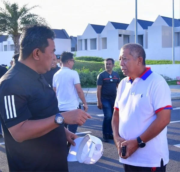 Pj Gubernur Sulsel, Bahtiar Baharuddin bersama Kadispora Sulsel, Suherman.