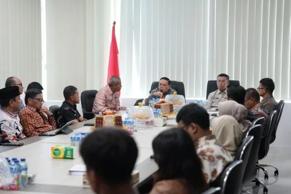 Wagub Sulbar Salim S Mengga saat memimpin entry meeting BPK (Dok : Ist).
