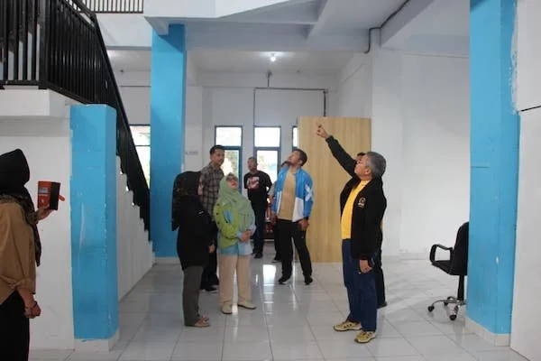 Anggota Komisi II DPR RI, Taufan Pawe (TP) saat Tinjau Kantor Bawaslu Palopo, (Dok: Ist).