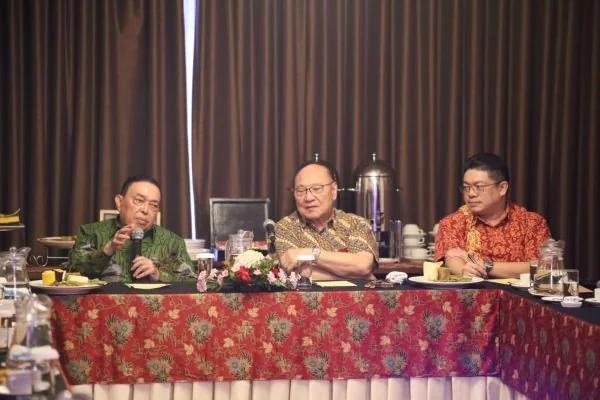 Wakil Gubernur Sulbar saat bertemu investor kelapa dalam yang difasilitasi oleh Institut Pertanian Bogor (Dok : Ist).