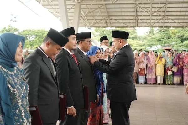 Wali Kota Makassar, Munafri Arifuddin saat Menyerah Tanda Kehormatan Satyalancana Karya Satya Tahun 2025 (Dok: Ist).