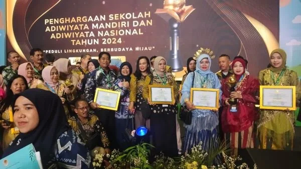 Enam sekolah di Kabupaten Gowa meraih penghargaan Adiwiyata Nasional dari KLHK (Dok : Ist).