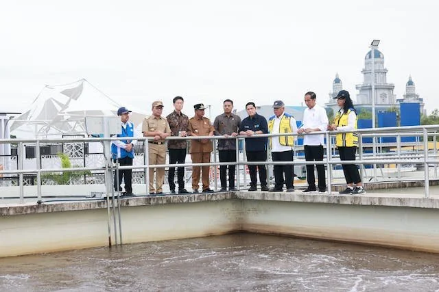 Presiden Joko Widodo meresmikan Instalasi Pengelolaan Air Limbah (IPAL) Losari, di Kawasan Metro Tanjung Bunga Makassar, Kamis (22/2).