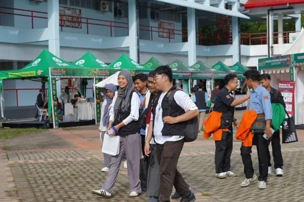 Gelaran Expo Side Fest Pekan Ilmiah Mahasiswa Nasional (PIMNAS) ke-38 Universitas Hasanuddin memasuki hari ketiga dengan suasana yang semakin meriah dan interaktif. Dok. Ist