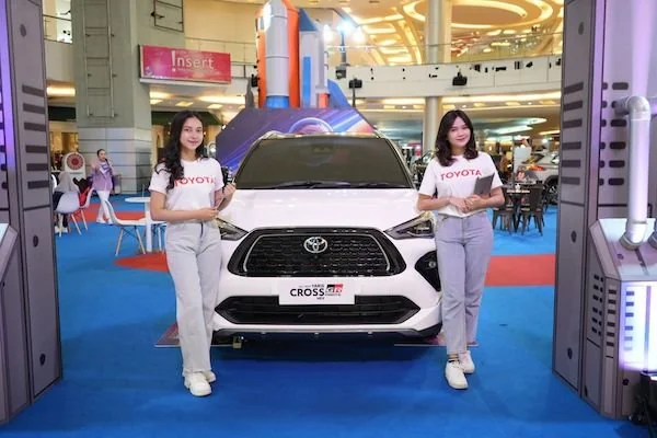 Penjualan mobil hybrid mengalami peningkatan sepanjang tahun 2024. Kalla Toyota, salah satu dealer resmi Toyota terbesar di Sulawesi, mengumumkan pertumbuhan penjualan mobil hybrid yang signifikan pada tahun 2024. (dok ist)
