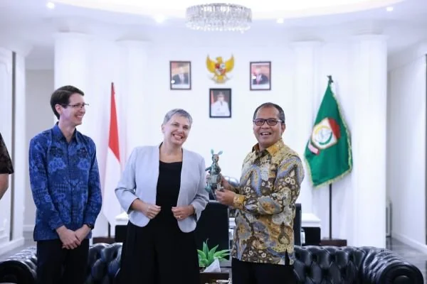 Wali Kota Makassar, Moh Ramdhan Pomanto, saat bertemu dengan Duta Besar Australia untuk Indonesia, Penny Williams (Dok : Ist).