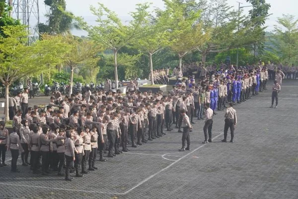 Polda Sulbar saat menggelar latihan Pengendalian Massa (Dok : ist).