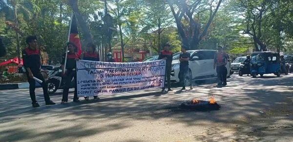 Suasana demo pemadaman bergilir (Dok: KabarMakassar)