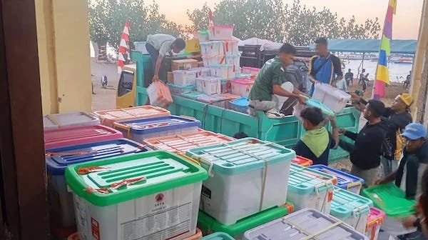 Bantuan logistik peralatan BNPB telah tiba di Pulau Palue untuk selanjutnya didata di Kantor Kecamatan Palue, Kabupaten Sikka, NTT (Dok: Ist).