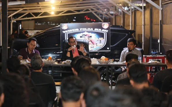 Kapolda Sulsel, Irjen Pol Andi Rian R. Djajadi saat mengecek kesiapan Jajaran Resmob Polda Sulsel dan Jatanras dalam rangka pengamanan selama Ramadhan (ist).