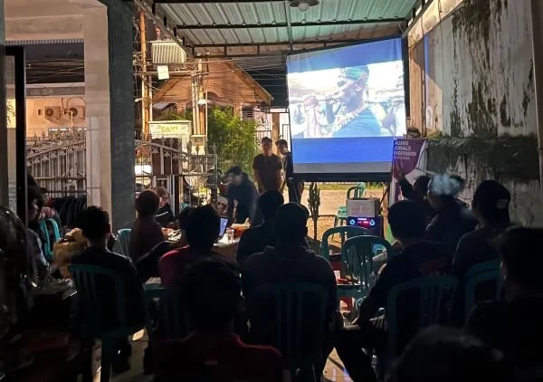 Aliansi Jurnalis Independen (AJI) Makassar nonton bareng (Nobar) Pesta Babi. (Dok: Ist)