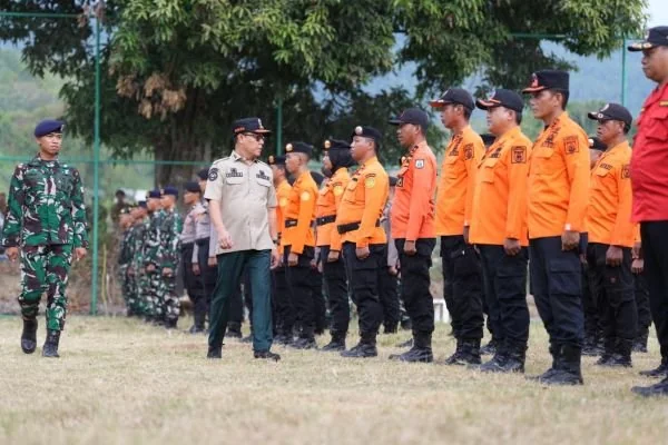 Sekretaris Daerah Provinsi Sulawesi Barat saat memimpin apel Satgas Pencegahan dan Penanggulangan Karhutla (Dok: Ist)