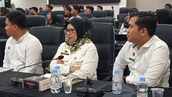 Kepala Kantor Pelayanan Pemenuhan Gizi (KPPG) Makassar, Handayani Syaukani (Tengah) (Dok: Ist).