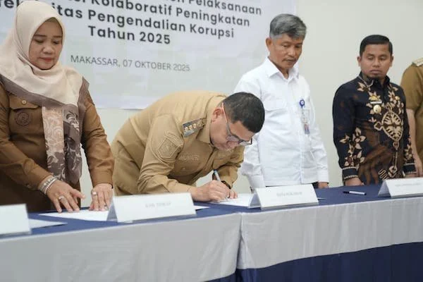 Wali Kota Makassar Munafri Arifuddin saat Menandatangani Komitmen Bersama dengan BPKP Sulsel, (Dok: Ist).