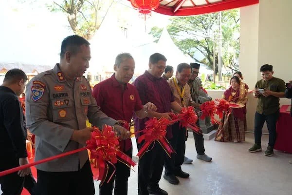 Wali Kota Makassar, Munafri Arifuddin, saat meresmikan TITD Ji Li Gong (Dok: Ist).
