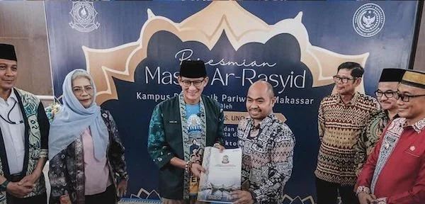 Kepala Dispar Makassar bersama Menteri Pariwisata dan Ekonomi Kreatif (Menparekraf), Sandiaga Salahuddin Uno (dok int)