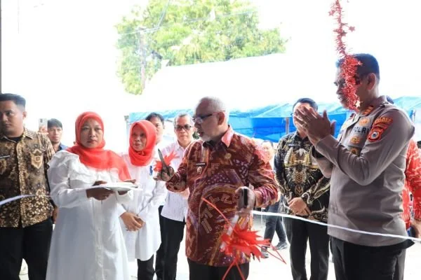 Wakil Bupati Bantaeng, H. Sahabuddin, saat meresmikan Kantor Koperasi Merah Putih Kelurahan Letta (Dok : Ist).