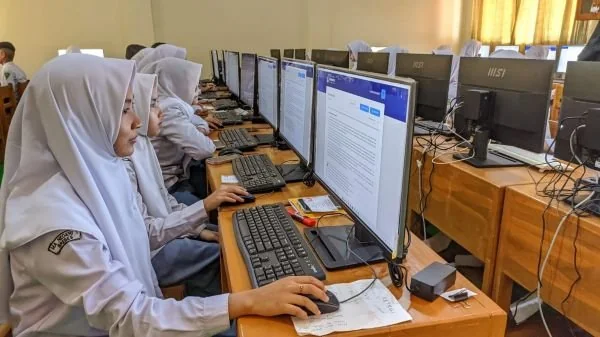 Siswa madrasah melakukan tes berbasis komputer. Dok. Ist
