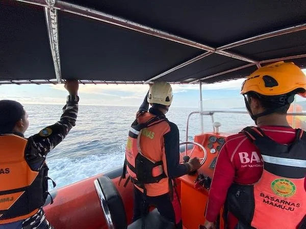 Proses pencarian korban di Laut Majene yang dilakukan Tim SAR Gabungan (dok:ist)