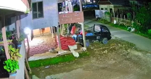 Aksi pencurian terekam CCTV (Dok : ist).
