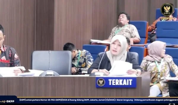 Ketua Panwaslu Bontoramba, Nurbayanti saat menepis pernyataan KPU Jeneponto di sidang DKPP RI. (Tangkapan layar).