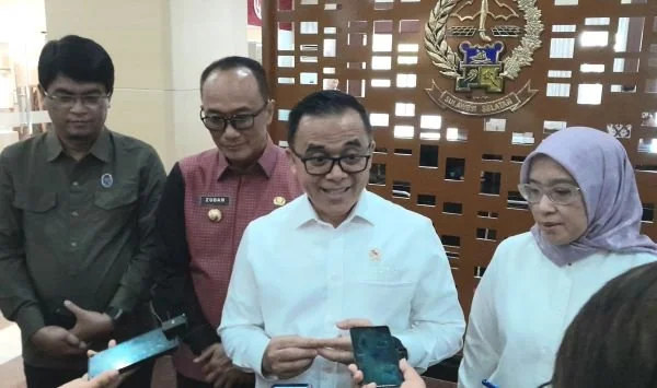Pj Gubernur Sulsel, Prof Zudan Arif Fakrulloh dan Menpan RB, Abdullah Azwar Anas di Kantor Gubernur (Dok: Nofi KabarMakassar)