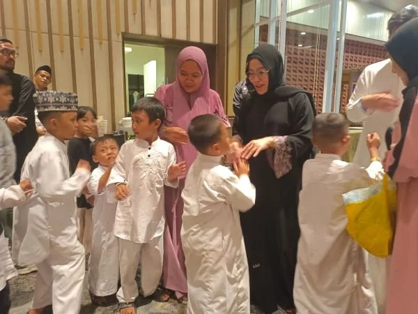 Buka Puasa dan Berbagai dengan Anak Panti (Dok: Ist).