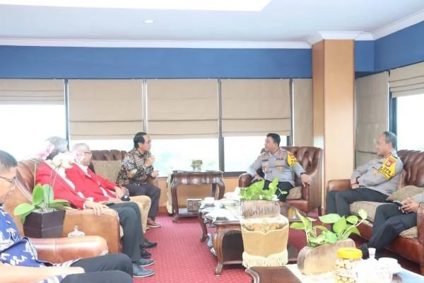 Kapolda dan civitas Unhas bersilaturahmi di gedung rektorat Unhas (Dok: Ist).