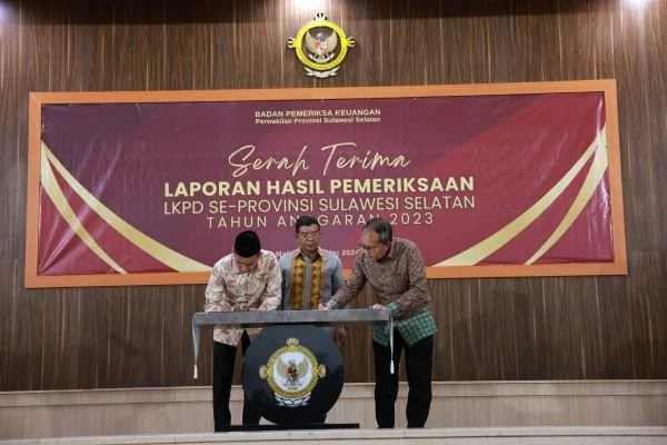 Danny Pomanto saat acara Serah Terima Laporan Hasil Pemeriksaan LKPD se-Provinsi Sulsel di Kantor Perwakilan BPK Sulsel.
