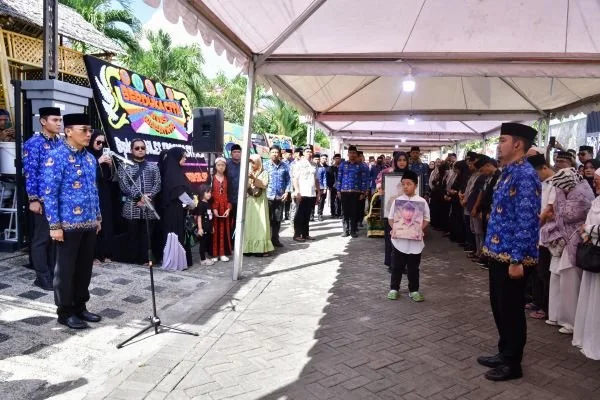 Pj Gubernur Sulsel, Prof Zudan Arief Fakrulloh menerima jenazah Kepala Disnakertrans Sulsel, Ardiles Saggaf dari pihak keluarga (Dok : ist).