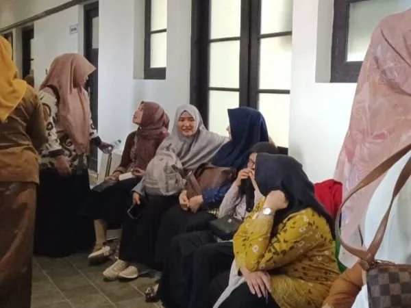 Suasana Pendaftar Guru PAUD Negeri di Kantor BKPSDM Kota Makassar, (Dok: Sinta Kabar Makassar).