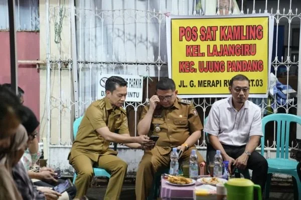 Wali Kota Makassar Munafik Arifudin saat Meninjau Kesiapan Siskamling dan Pos Ronda di Kota Makassar, (Dok: Ist).