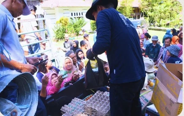 Pemkab Tana Toraja menyalurkan bahan pangan dan gas LPG (dok. Ist)