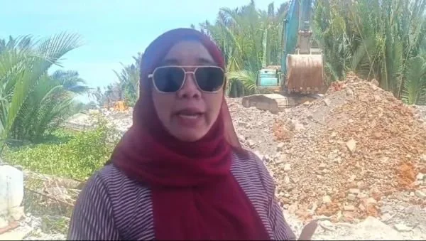 Roslina berupaya menghadang aktifitas alat berat (Dok. Ist)